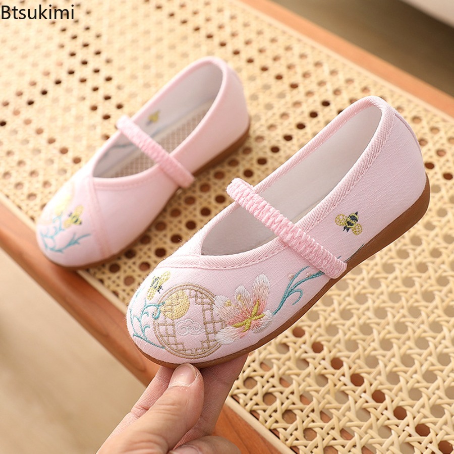 Ethnic Style Dresses - รองเท้าผ้าใบฮั่นฝูสำหรับเด็ก ลายปักสไตล์จีนโบราณ แบบนุ่มสบาย สำหรับเด็กผู้หญิง แต่งตัวสไตล์โบราณ